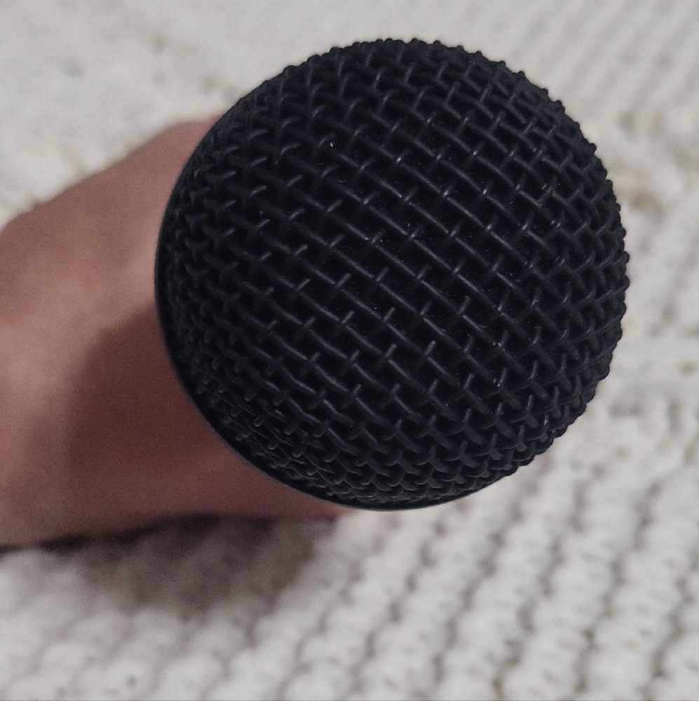 Roland DR-10 Black Microphone - Picture 2 of 3